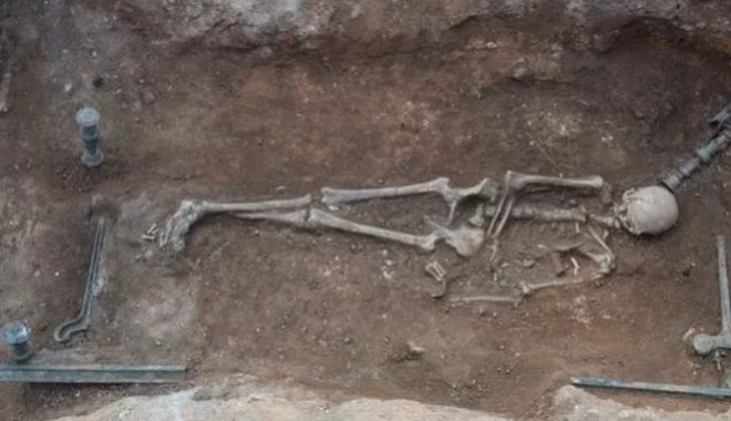 Στην Κοζάνη ανακάλυψαν τάφο γυναίκας – ξαπλωμένης σε κρεβάτι – που έζησε πριν 2.100 χρόνια