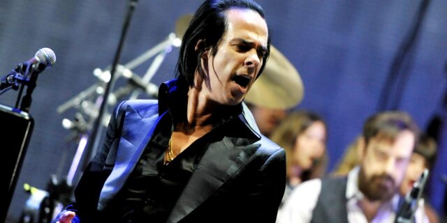 Είδαμε τον “σαρωτικό” Nick Cave στην Πλατεία Νερού και δακρύσαμε μαζί του