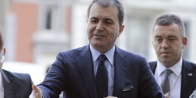 Τσελίκ κατά Ευρωκοινοβουλίου: “Θα έπρεπε να επικρίνει την Ελλάδα για το μεταναστευτικό”