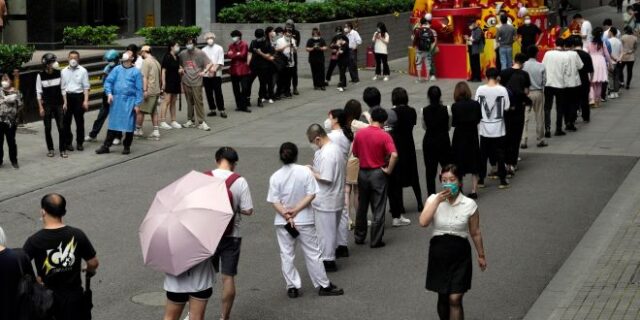 Σανγκάη: Αυστηρή τήρηση της πολιτικής μηδενικής covid – Νέα διαγνωστικά τεστ για τους κατοίκους