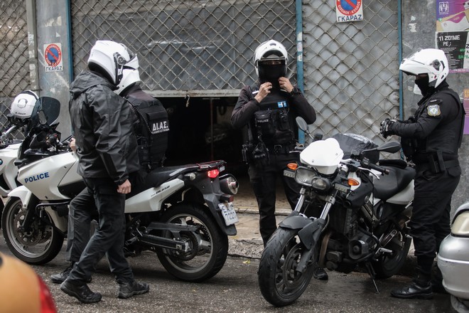Πάτρα: Μπλόκο της αστυνομίας σε 100 οπαδούς της ΑΕΚ