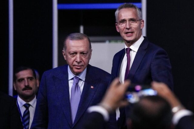 Σύνοδος ΝΑΤΟ: Τι πήρε ο “απομονωμένος” Ερντογάν για να πει το “ναι”