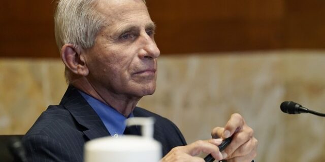 ΗΠΑ: Στην τελευταία εμφάνισή του στον Λευκό Οίκο ο Άντονι Φάουτσι προτρέπει τους Αμερικανούς να εμβολιαστούν