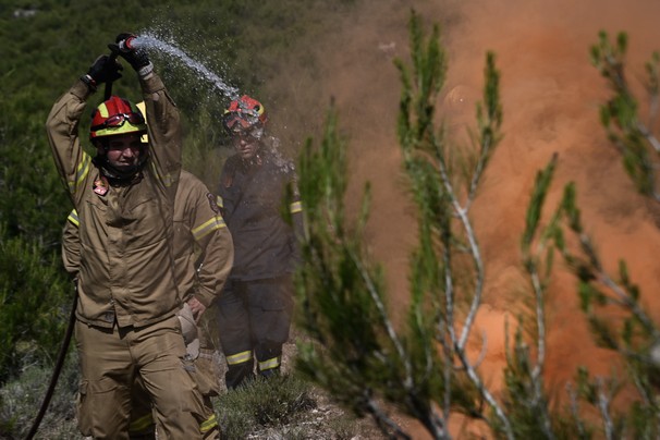 Άμεσα οριοθετήθηκε νέα φωτιά στην Ελευσίνα-Σε ύφεση η φωτιά στο Σχιστό