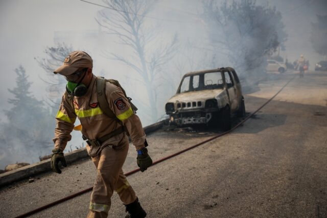 Φωτιά στην Άνω Βούλα: Κάηκαν σπίτια στο Πανόραμα – Σε ισχύ κυκλοφοριακές ρυθμίσεις