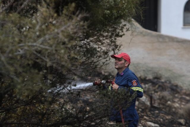 Μεγάλη φωτιά στον Κρεμαστό Εύβοιας