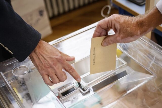 Εκλογές στη Γαλλία: Σκληρή αναμέτρηση μεταξύ Μακρόν και Μελανσόν – Μάχη για τις 289 έδρες