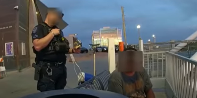 ΗΠΑ: Άνδρας έπεσε σε λίμνη και πνίγηκε – Εκλιπαρούσε για βοήθεια ενώ οι αστυνομικοί τον κοίταζαν