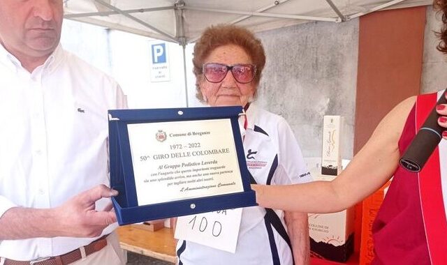 Η Καντίντα Ουντέρτσο ανανέωσε το δίπλωμα οδήγησης μέχρι τα 102 χρόνια