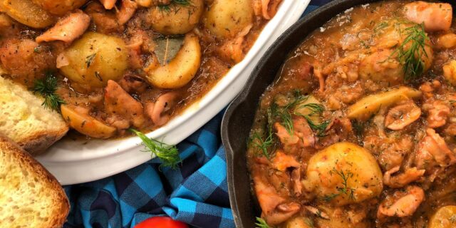 Πεντανόστιμα καλαμάρια με πατάτες γιαχνί, από τα χεράκια σου