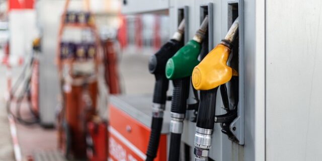 Ρεύμα ή καύσιμα: Στη δημοσιονομική “ζυγαριά” οι κυβερνητικές επιδοτήσεις – “Κλειδί” τα έσοδα Ιουνίου