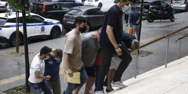 Θεσσαλονίκη: Στη φυλακή οι 4 Βρετανοί για τα 300 κιλά κοκαΐνης