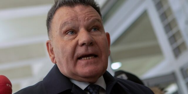 Ο Κούγιας θέλει να επιβάλει σιωπητήριο