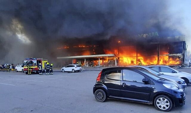 Ουκρανία: Στους 18 οι νεκροί από την επίθεση στην Κρεμεντσούκ – “Έγκλημα πολέμου” λέει η G7