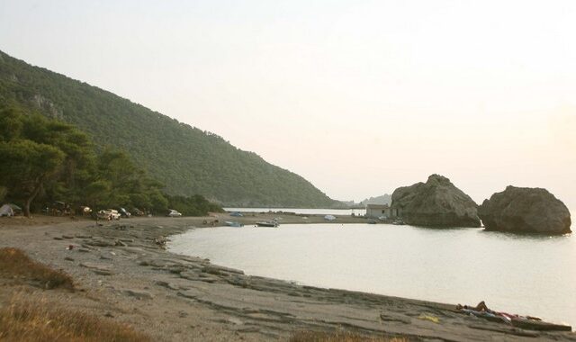 Λουτράκι: Γυναίκα ανασύρθηκε νεκρή από τη θάλασσα