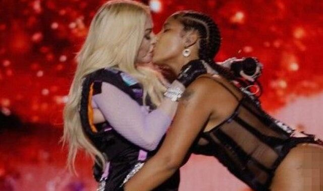 Madonna: Θύελλα αντιδράσεων μετά το παθιασμένο φιλί με την Tokischa
