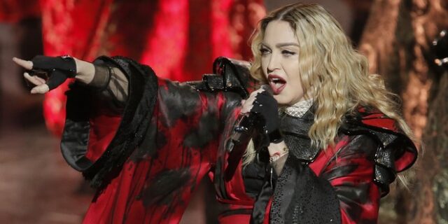 Madonna: Αντιδράσεις για τις “περίεργες” πόζες στο κρεβάτι – “Χρειάζεσαι βοήθεια άμεσα”