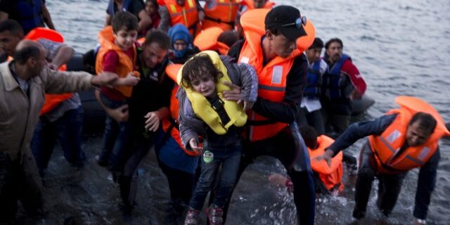 Αναλένα Μπέρμποκ: Ζητά εξηγήσεις για τις επαναπροωθήσεις προσφύγων από τις ελληνικές αρχές