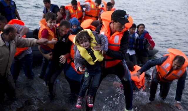 Αναλένα Μπέρμποκ: Ζητά εξηγήσεις για τις επαναπροωθήσεις προσφύγων από τις ελληνικές αρχές