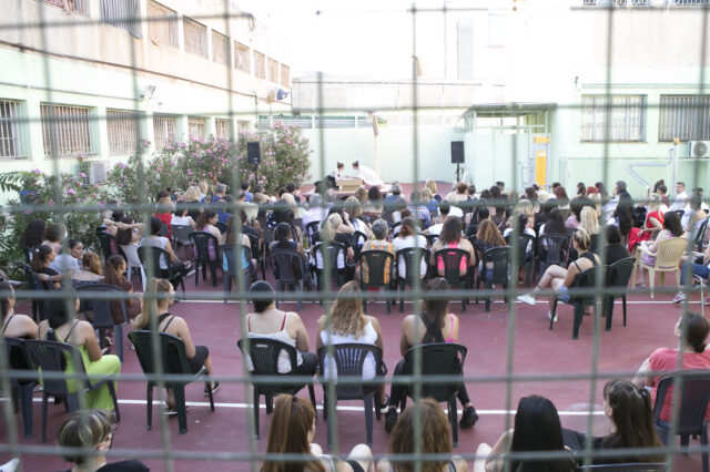 Θέατρο και μανικιούρ “σπάνε” τα σίδερα των Γυναικείων Φυλακών Κορυδαλλού