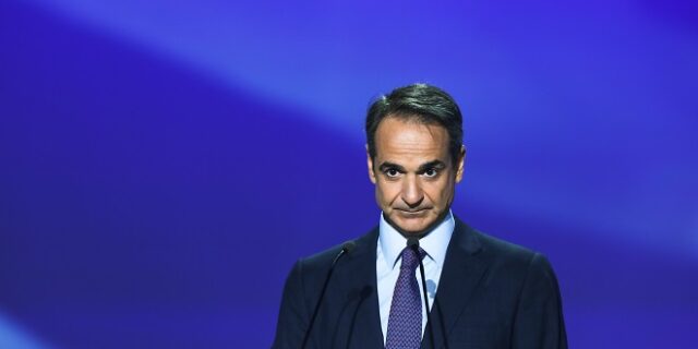 Δύσκολο καλοκαίρι σε τρία μέτωπα: Τουρκία, ακρίβεια, φωτιές