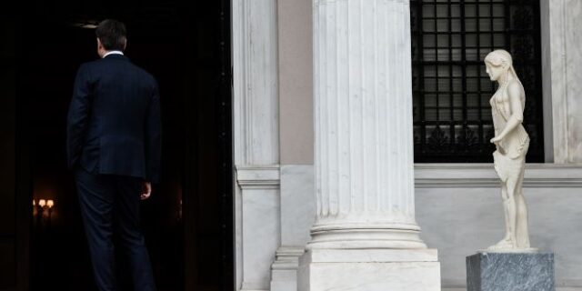 Εξωτερική πολιτική στο σκοτάδι