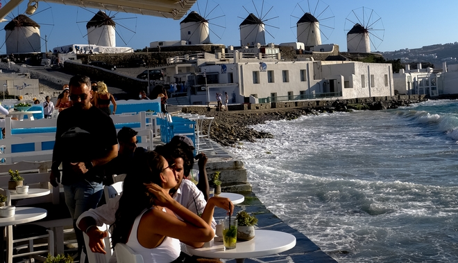 Καλπάζει ο τουρισμός της Μυκόνου – Σπάνε ρεκόρ κρουαζιέρα και προγραμματισμένες αφίξεις