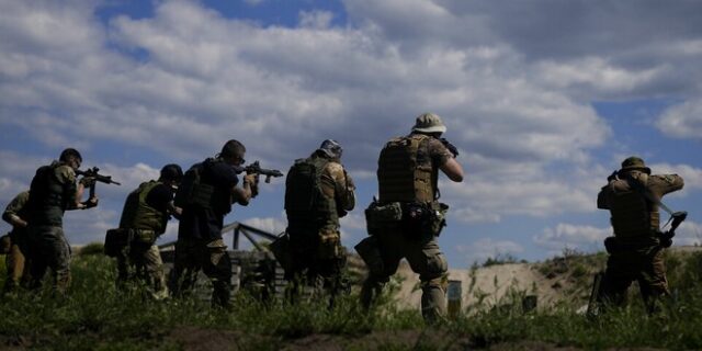 Ουκρανία: Μαίνεται η μάχη για το Σεβεροντονέτσκ – “Βιβλίο Εκτελεστών” εγκαινιάζει το Κίεβο