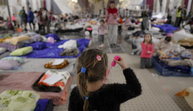 Βουλγαρία: Διώχνει Oυκρανούς πρόσφυγες από ξενοδοχεία λόγω… σεζόν