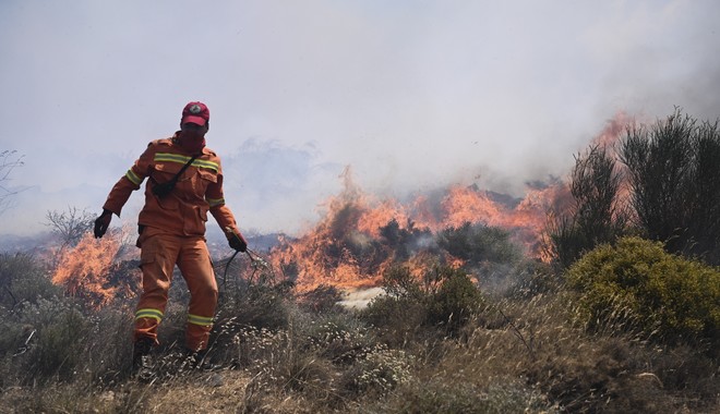 Παιανία: Φωτιά σε χορτολιβαδική έκταση