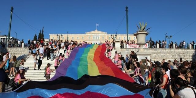 Τι είναι γυναίκα και τι άντρας; Το λεξικό Cambridge επικαιροποίησε τους ορισμούς