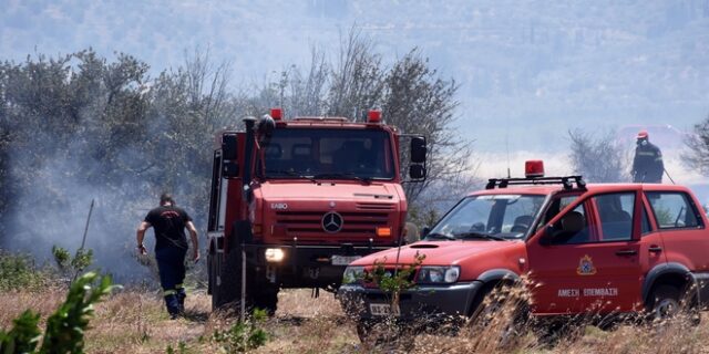 Άμεση η επέμβαση της Πυροσβεστικής σε φωτιά που ξέσπασε σε αυτοκίνητο στον Μαραθώνα