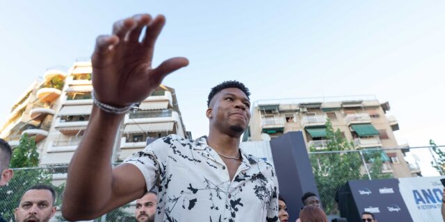 Πώς ο Γιάννης Αντετοκούνμπο συμφώνησε να γίνει η ζωή του ταινία