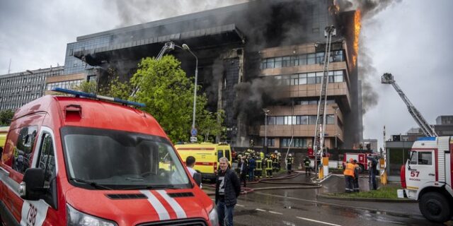 Ρωσία: 11 τραυματίες από μεγάλη φωτιά σε επιχειρηματικό κέντρο στη Μόσχα – Αναφορές για δεκάδες εγκλωβισμένους