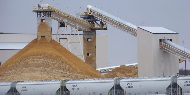 Ποια είναι η μαφία της άμμου και πόσο στοιχίζει το σακί