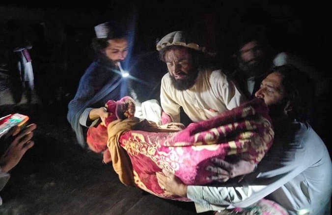 Φονικός σεισμός στο Αφγανιστάν: Τουλάχιστον 1000 οι νεκροί – Εικόνες καταστροφής