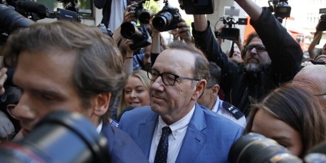 Κέβιν Σπέισι: Ελεύθερος χωρίς περιοριστικούς όρους για τις σεξουαλικές επιθέσεις