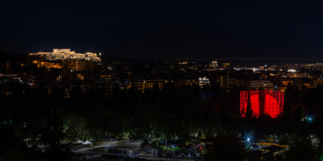Πώς φτιάχνεις δύο πλανήτες στο Πεδίον του Άρεως; Οι καλλιτέχνες των επιβλητικών έργων μας εξηγούν