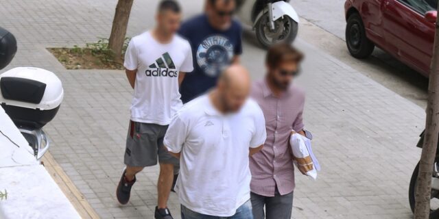 Πυροβολισμοί στη Θεσσαλονίκη: Προφυλακίστηκε ο 32χρονος – Ελεύθερος ο αδερφός του