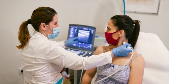 Βρετανία: Οι δυσλειτουργίες του θυρεοειδούς αυξάνουν τις μισθολογικές διαφορές μεταξύ ανδρών και γυναικών 
