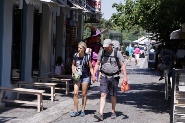 ΟΠΕΚΑ: Αρχίζουν τα προγράμματα για τουρισμό, εκδρομές, θέατρα και βιβλία