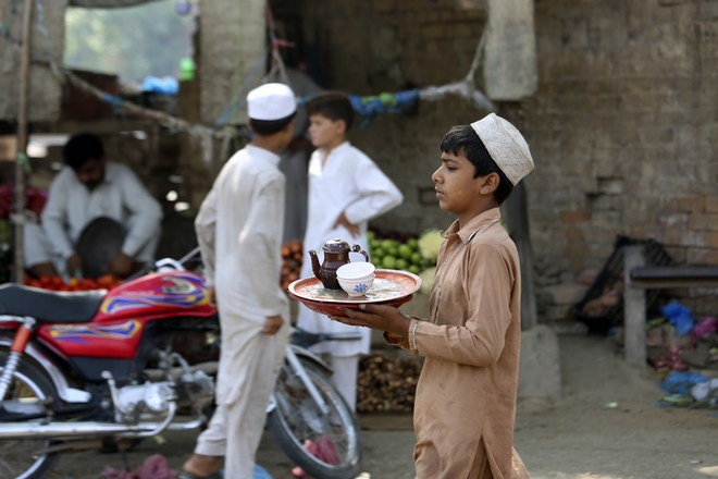 Πακιστάν: Προτρέπουν τους πολίτες να πίνουν λιγότερο τσάι… για να κάνουν οικονομία
