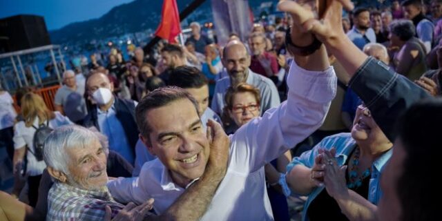 Τι πείθει τον ΣΥΡΙΖΑ ότι ο Μητσοτάκης ετοιμάζει “απόδραση”
