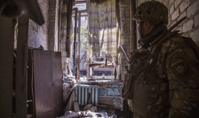 Ουκρανία: Ο ρωσικός στρατός προκαλεί “απόλυτες καταστροφές” στο Λισιτσάνσκ