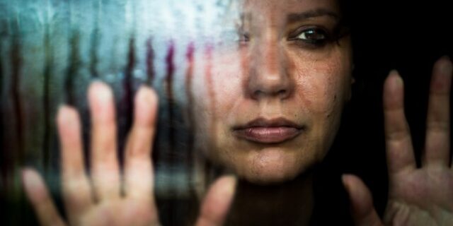 Φρίκη στη Λάρισα: Γυναίκα παρέμενε έγκλειστη στο διαμέρισμά της για 42 χρόνια