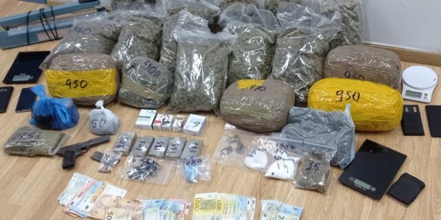 Εξαρθρώθηκε κύκλωμα που διακινούσε όλα τα είδη ναρκωτικών στην περιοχή του κέντρου της Αθήνας