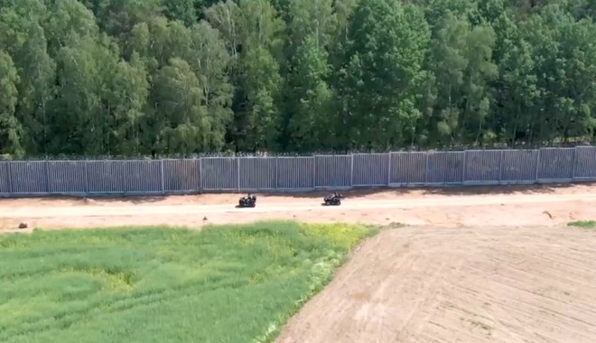 Πολωνία: “Σήκωσε” φράχτη 140 χλμ. στα σύνορα με τη Λευκορωσία για τους μετανάστες