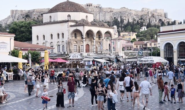 Εφιάλτης στο δρόμο για τις διακοπές: Πάνω από 50.000 τη μέρα τα πραγματικά κρούσματα