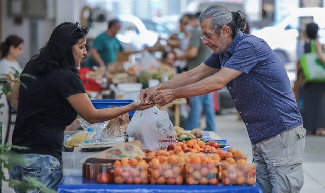 Κομισιόν: “Μαύρες” προβλέψεις για πληθωρισμό – Πρωταθλήτρια η Ελλάδα στην ταχύτητα ανόδου τιμών