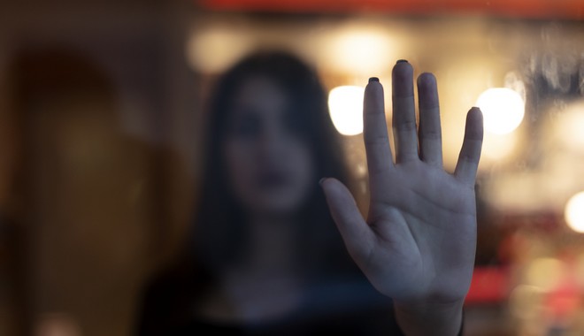 Σκιάθος: Καταγγελία 19χρονης Σουηδής σε βάρος 25χρονου Έλληνα για βιασμό – Ξυλοδαρμοί και διώξεις